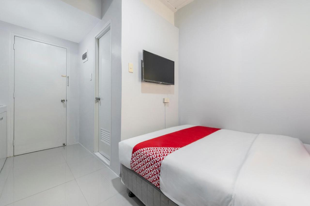 Super Oyo 515 Finnex Hotel Мандалуйонг Экстерьер фото