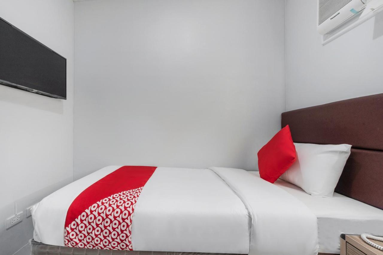 Super Oyo 515 Finnex Hotel Мандалуйонг Экстерьер фото